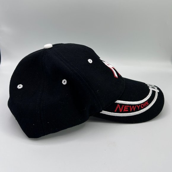 New York Yankee Baseball Cap Adjustable Strap Logo Black White Red Hat - Picture 3 of 8